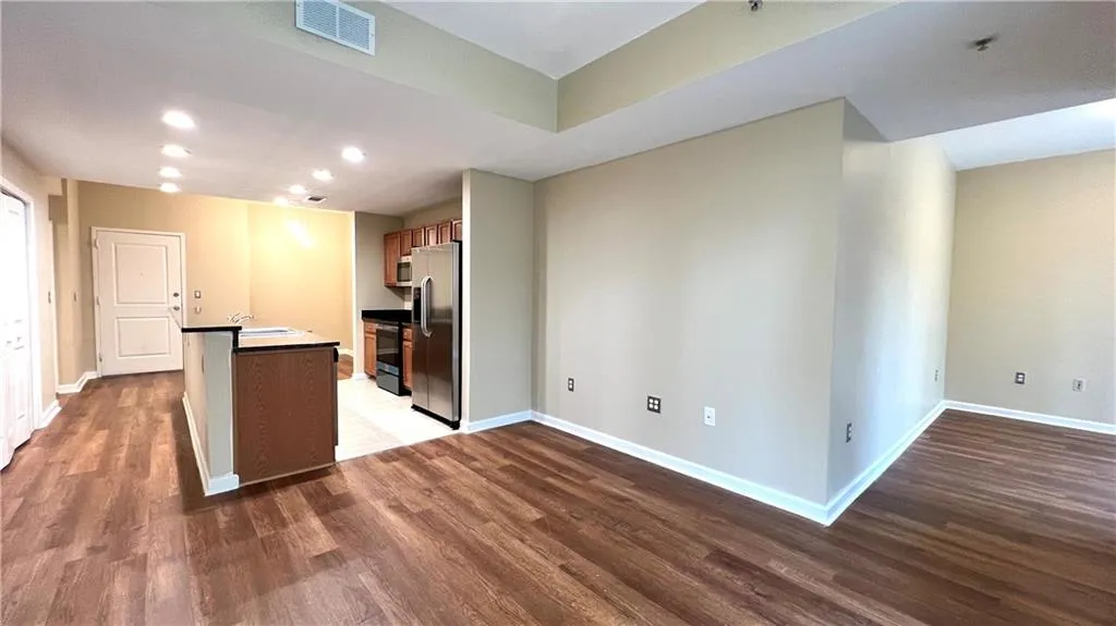 3040 Peachtree Road Nw Unit 301, Atlanta, Georgia 30305, 1 Bedroom Bedrooms, ,1 BathroomBathrooms,Residential,For Sale,3040 Peachtree Road Nw Unit 301,7647854