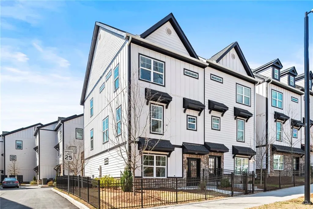 1973 Hollywood Road Nw Unit 15, Atlanta, Georgia 30318, 3 Bedrooms Bedrooms, ,3 BathroomsBathrooms,Residential,For Sale,1973 Hollywood Road Nw Unit 15,7649142