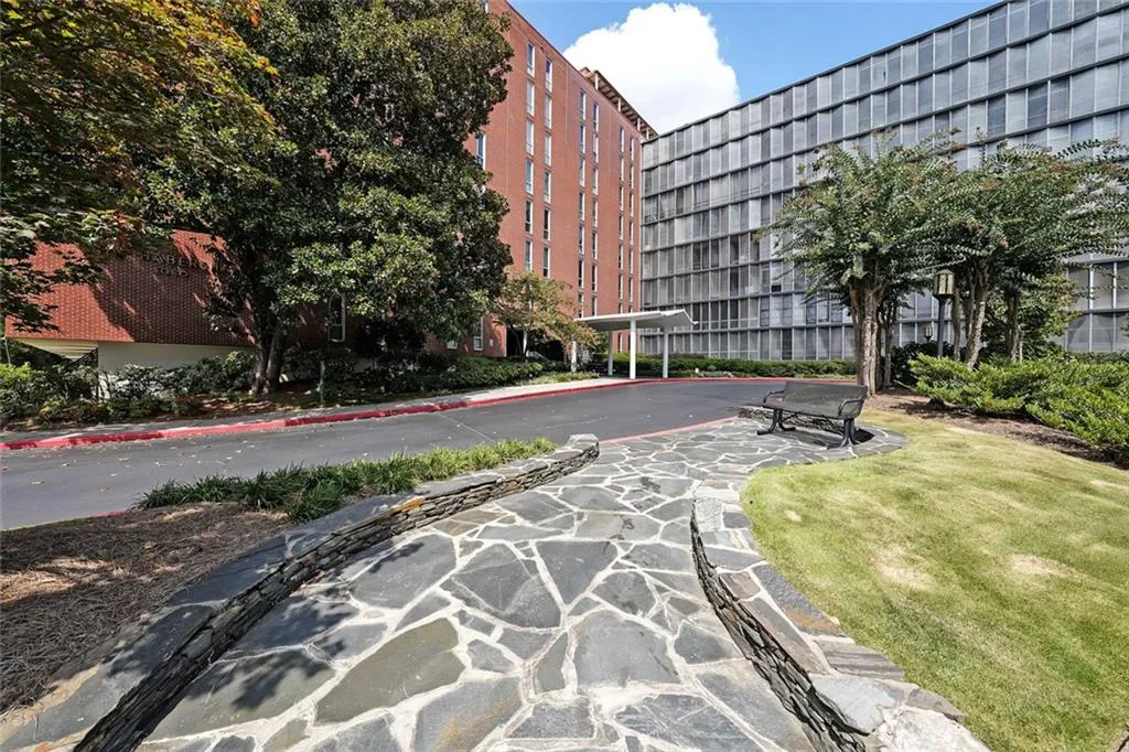3060 Pharr Road Nw Unit 114, Atlanta, Georgia 30305, 3 Bedrooms Bedrooms, ,2 BathroomsBathrooms,Residential,For Sale,3060 Pharr Road Nw Unit 114,7649928
