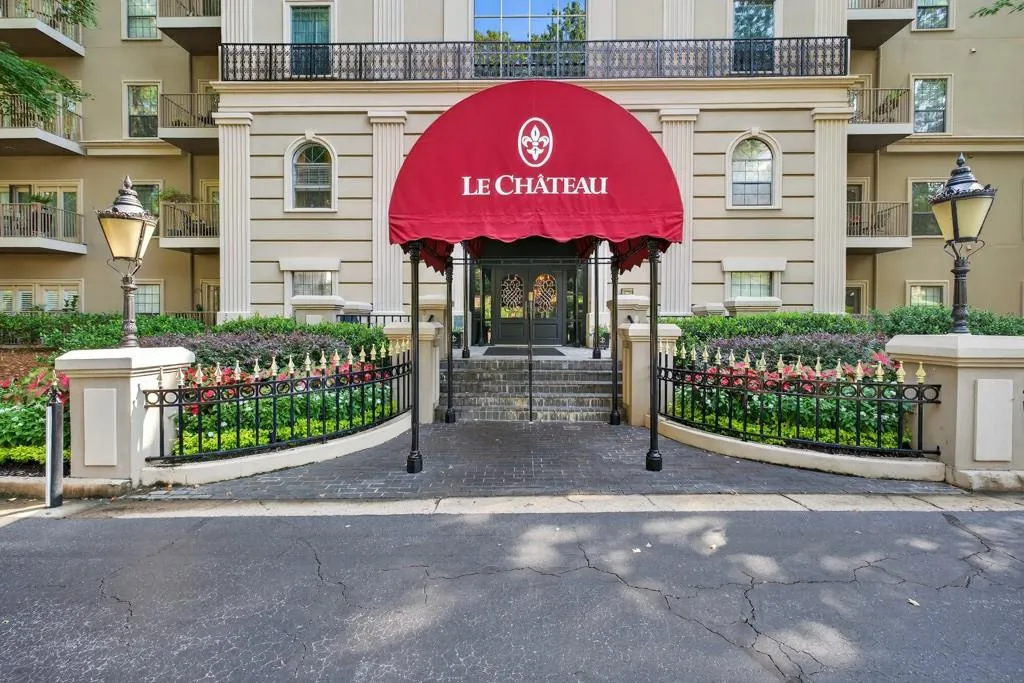 2865 Lenox Road Ne Unit 207, Atlanta, Georgia 30324, 2 Bedrooms Bedrooms, ,2 BathroomsBathrooms,Residential,For Sale,2865 Lenox Road Ne Unit 207,7650323