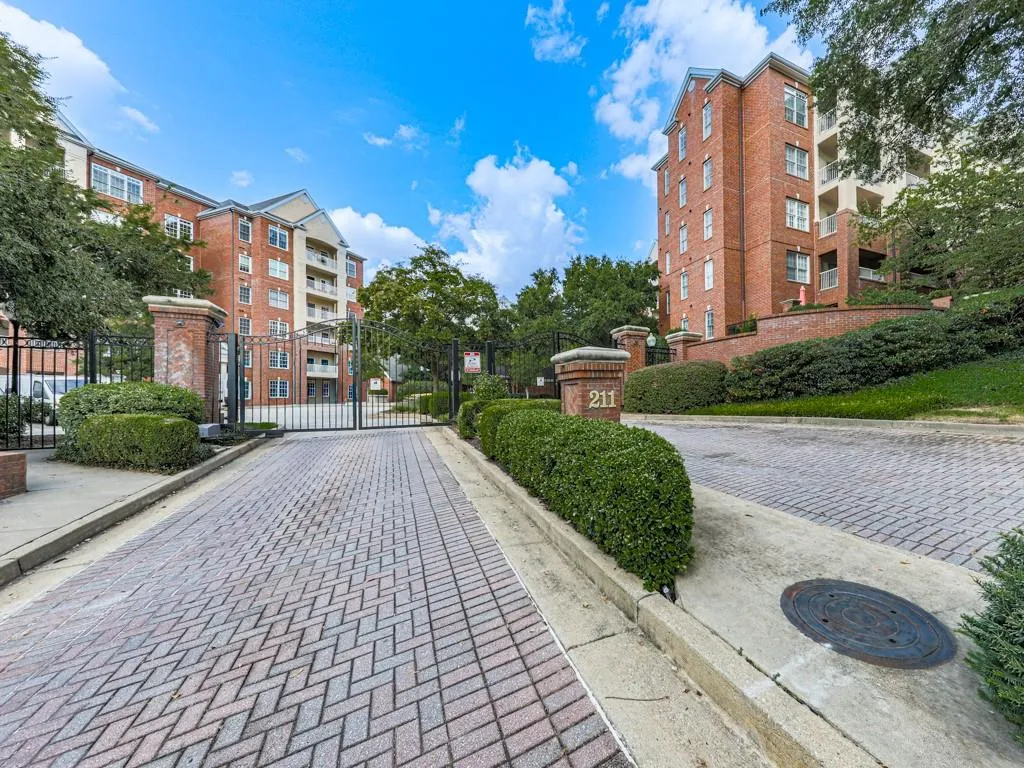 211 Colonial Homes Drive Nw Unit 2501, Atlanta, Georgia 30309, 2 Bedrooms Bedrooms, ,2 BathroomsBathrooms,Residential,For Sale,211 Colonial Homes Drive Nw Unit 2501,7649419