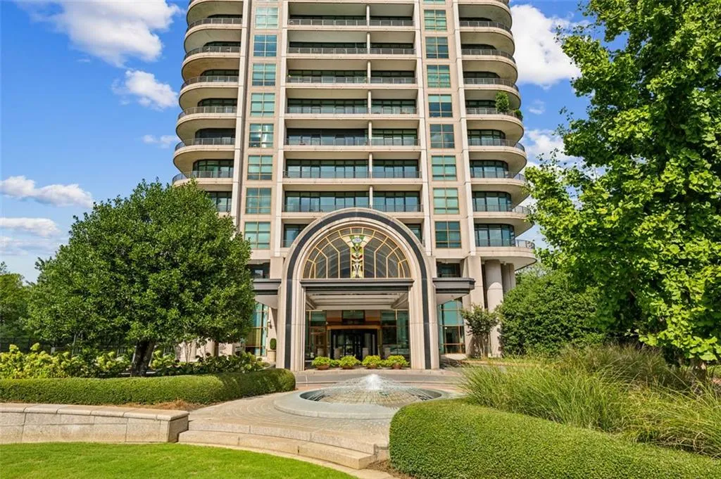 750 Park Avenue Ne Unit 16s, Atlanta, Georgia 30326, 2 Bedrooms Bedrooms, ,2 BathroomsBathrooms,Residential,For Sale,750 Park Avenue Ne Unit 16s,7650958