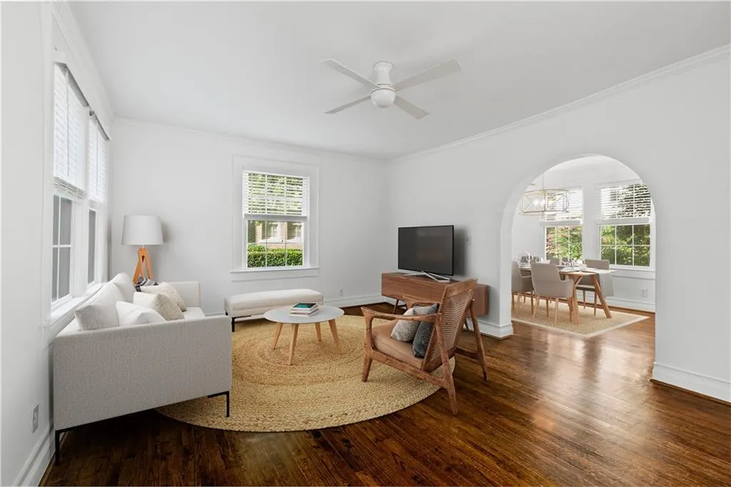 2230 Peachtree Road Ne Unit C2, Atlanta, Georgia 30309, 2 Bedrooms Bedrooms, ,1 BathroomBathrooms,Residential,For Sale,2230 Peachtree Road Ne Unit C2,7651851