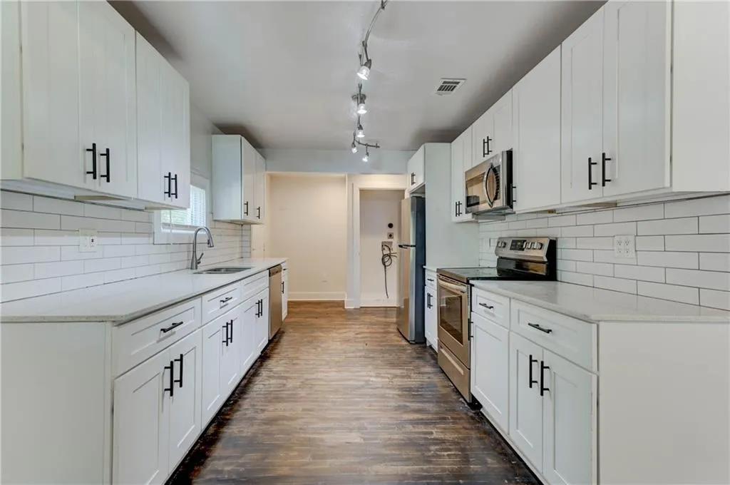 1914 North Avenue Nw, Atlanta, Georgia 30318, 3 Bedrooms Bedrooms, ,2 BathroomsBathrooms,Residential,For Sale,1914 North Avenue Nw,7600136