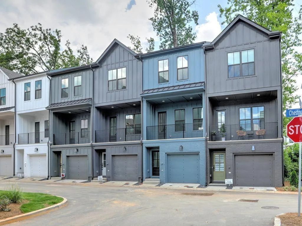176 Chestnut Circle Unit 54, Atlanta, Georgia 30342, 2 Bedrooms Bedrooms, ,2 BathroomsBathrooms,Residential,For Sale,176 Chestnut Circle Unit 54,7652564