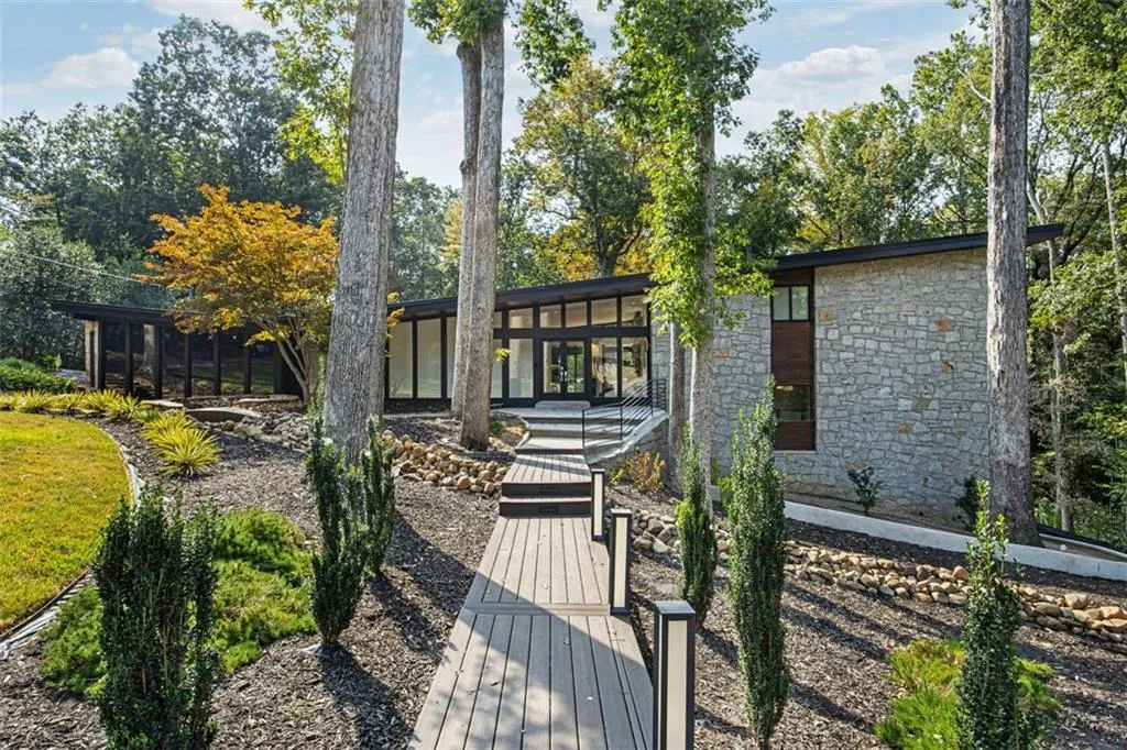 4144 Flintlock Road Nw, Atlanta, Georgia 30327, 5 Bedrooms Bedrooms, ,4 BathroomsBathrooms,Residential,For Sale,4144 Flintlock Road Nw,7653276