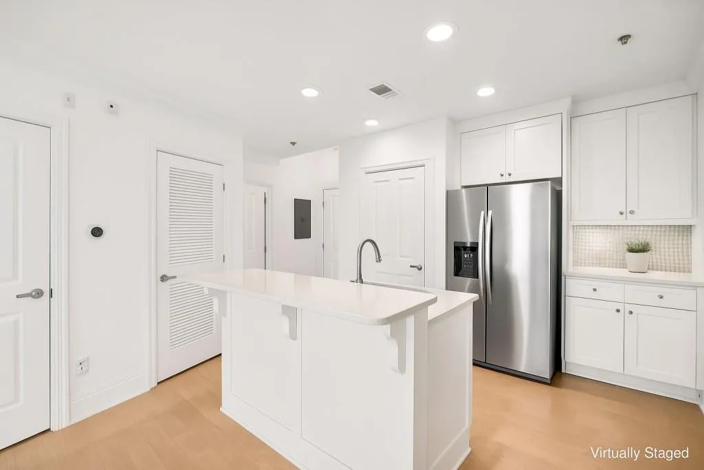 2255 Peachtree Road Unit 426, Atlanta, Georgia 30309, 1 Bedroom Bedrooms, ,1 BathroomBathrooms,Residential,For Sale,2255 Peachtree Road Unit 426,7655489