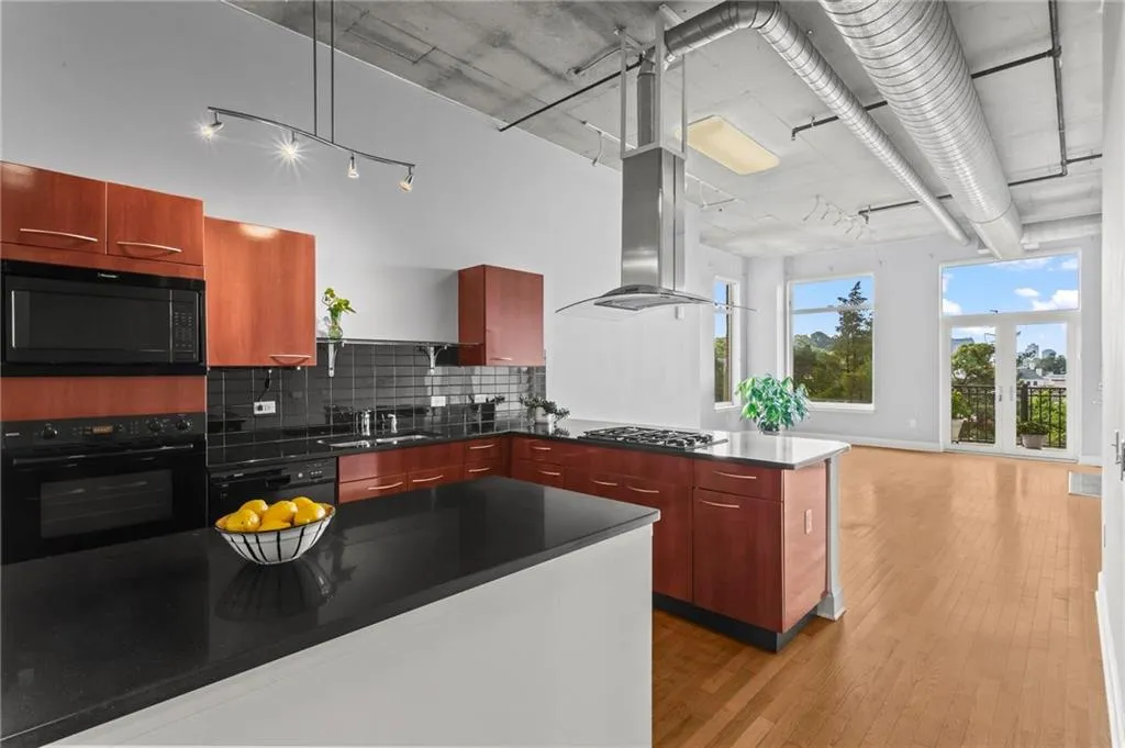 3820 Roswell Road Ne Unit 407, Atlanta, Georgia 30342, 1 Bedroom Bedrooms, ,1 BathroomBathrooms,Residential,For Sale,3820 Roswell Road Ne Unit 407,7656782