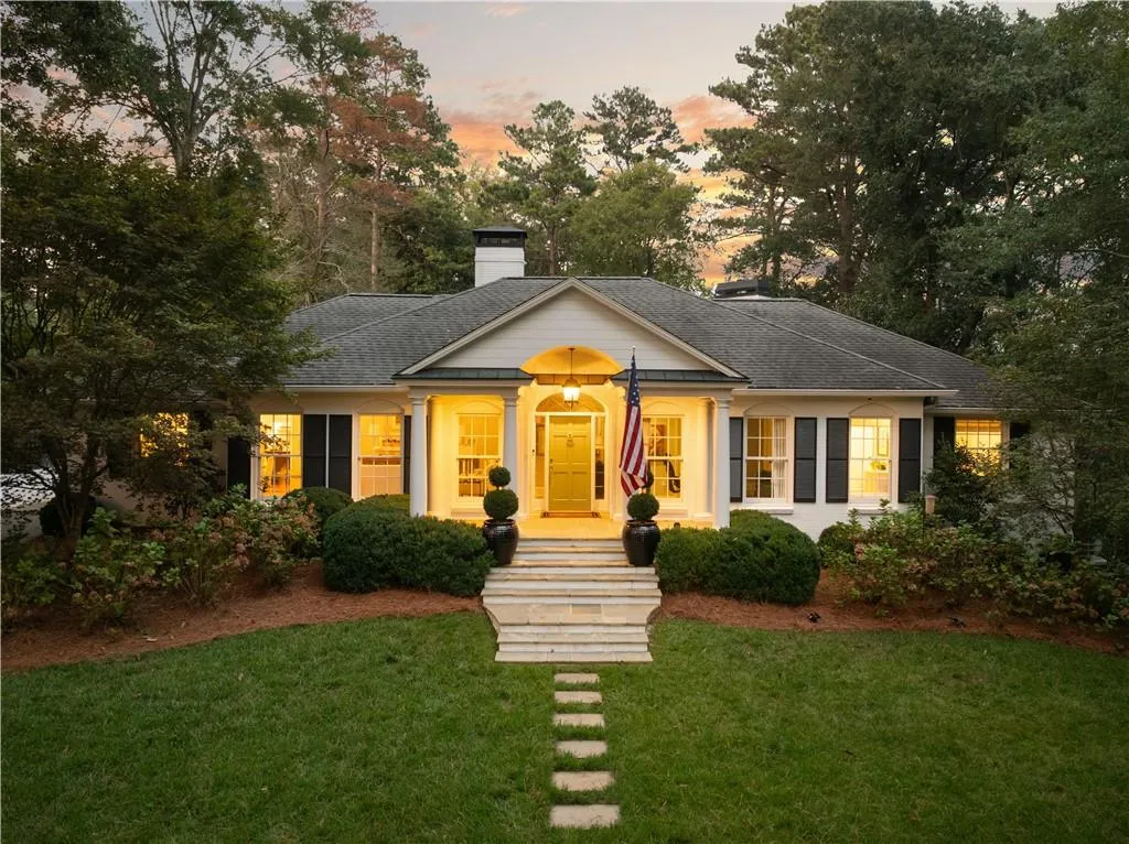 4045 Northside Drive Nw, Atlanta, Georgia 30342, 3 Bedrooms Bedrooms, ,4 BathroomsBathrooms,Residential,For Sale,4045 Northside Drive Nw,7656457