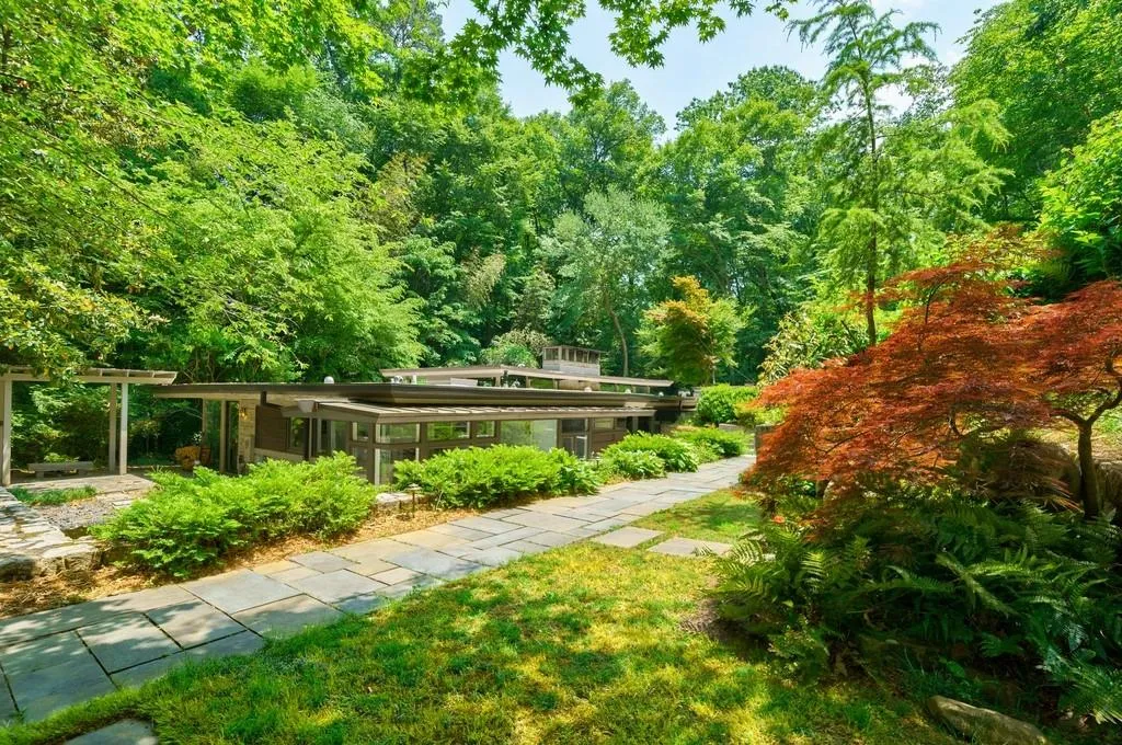 465 Hillside Drive Nw, Atlanta, Georgia 30342, 5 Bedrooms Bedrooms, ,4 BathroomsBathrooms,Residential,For Sale,465 Hillside Drive Nw,7657057