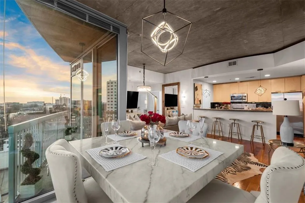 3324 Peachtree Road Ne Unit 902, Atlanta, Georgia 30326, 2 Bedrooms Bedrooms, ,2 BathroomsBathrooms,Residential,For Sale,3324 Peachtree Road Ne Unit 902,7659237