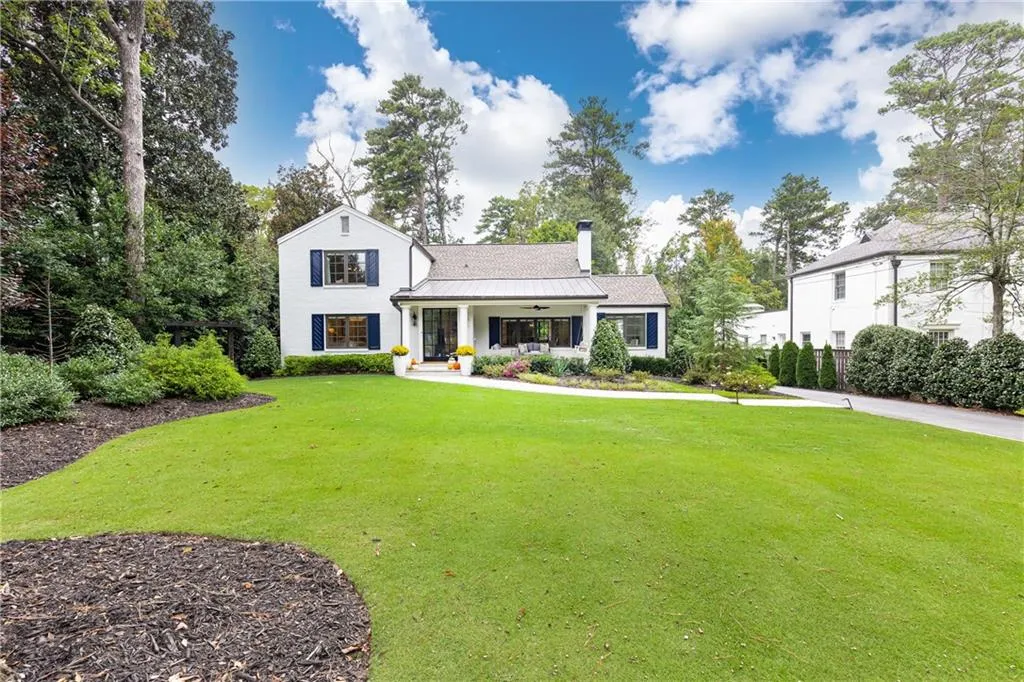 660 Old Ivy Road Ne, Atlanta, Georgia 30342, 4 Bedrooms Bedrooms, ,3 BathroomsBathrooms,Residential,For Sale,660 Old Ivy Road Ne,7659174