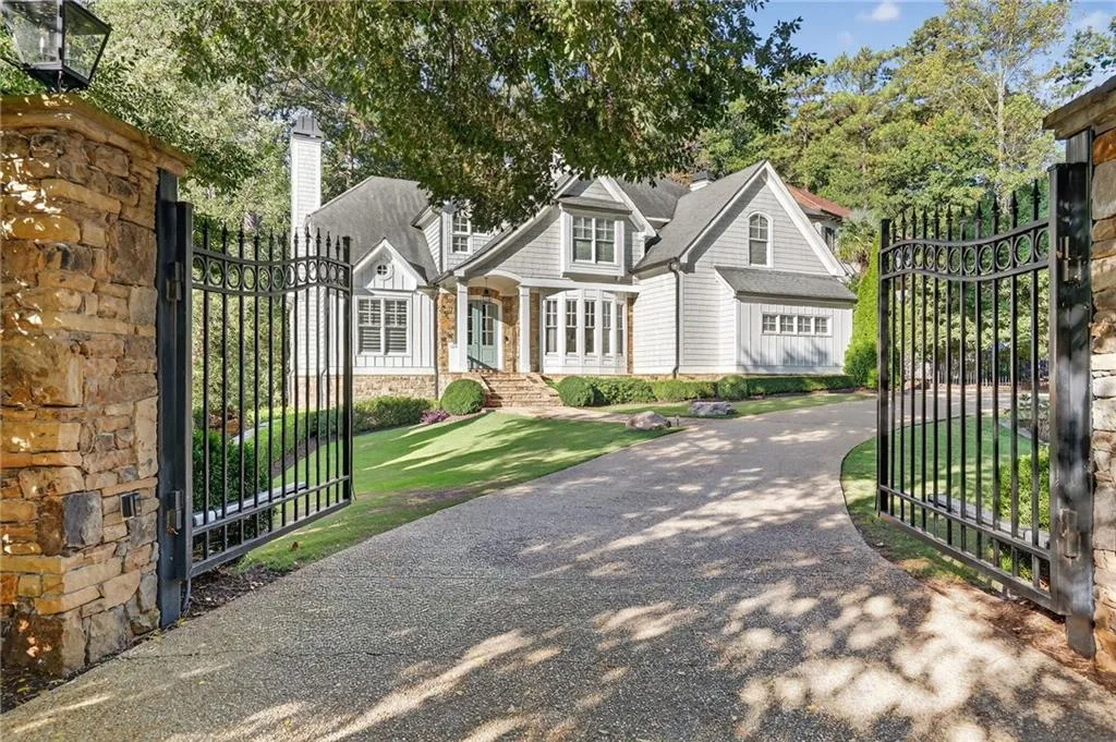 3100 Rhodenhaven Drive Nw, Atlanta, Georgia 30327, 6 Bedrooms Bedrooms, ,5 BathroomsBathrooms,Residential,For Sale,3100 Rhodenhaven Drive Nw,7659275