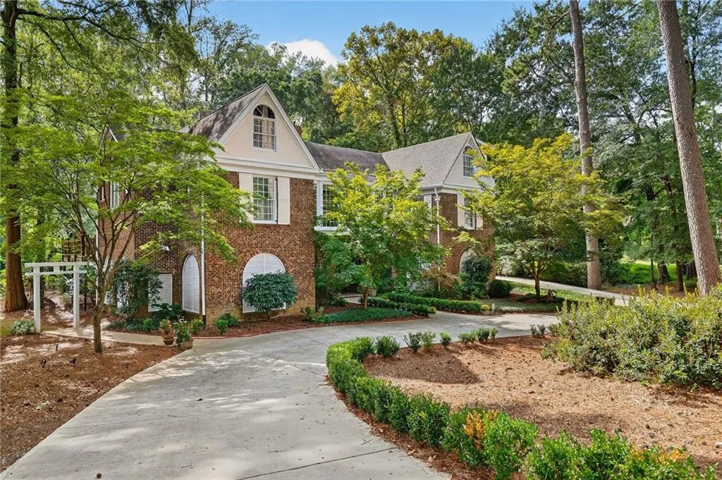 1018 Peachtree Battle Circle Nw, Atlanta, Georgia 30327, 5 Bedrooms Bedrooms, ,4 BathroomsBathrooms,Residential,For Sale,1018 Peachtree Battle Circle Nw,7661114