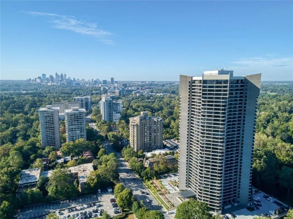 2660 Peachtree Road Nw Unit 39g, Atlanta, Georgia 30305, 2 Bedrooms Bedrooms, ,2 BathroomsBathrooms,Residential,For Sale,2660 Peachtree Road Nw Unit 39g,7661221