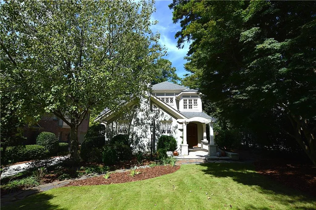 3098 Peachtree Drive Ne, Atlanta, Georgia 30305, 5 Bedrooms Bedrooms, ,3 BathroomsBathrooms,Residential,For Sale,3098 Peachtree Drive Ne,7662214
