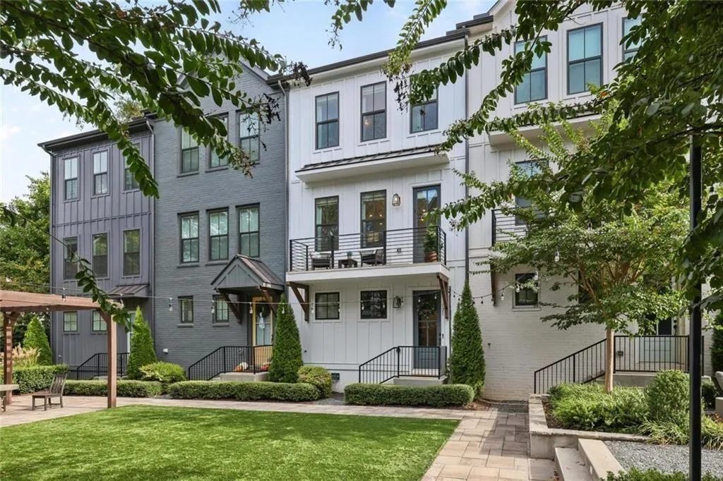 121 Chestnut Circle Ne, Atlanta, Georgia 30342, 2 Bedrooms Bedrooms, ,2 BathroomsBathrooms,Residential,For Sale,121 Chestnut Circle Ne,7663696