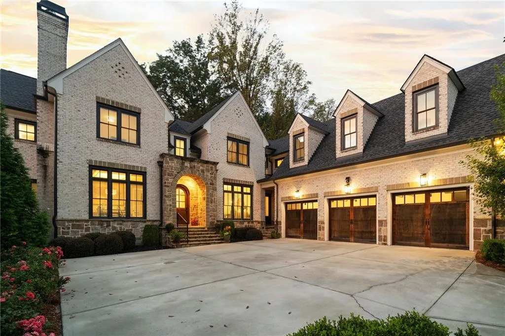 976 Ferncliff Road Ne, Atlanta, Georgia 30324, 6 Bedrooms Bedrooms, ,6 BathroomsBathrooms,Residential,For Sale,976 Ferncliff Road Ne,7659264