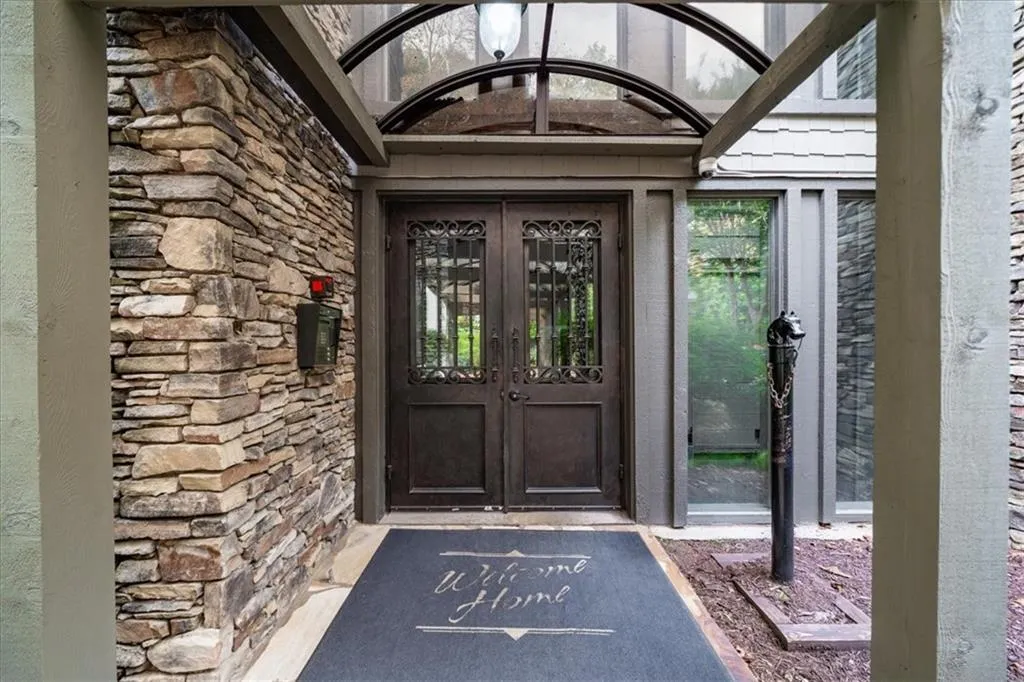 1217 Highland Bluff Drive Se, Atlanta, Georgia 30339, 2 Bedrooms Bedrooms, ,2 BathroomsBathrooms,Residential,For Sale,1217 Highland Bluff Drive Se,7662651