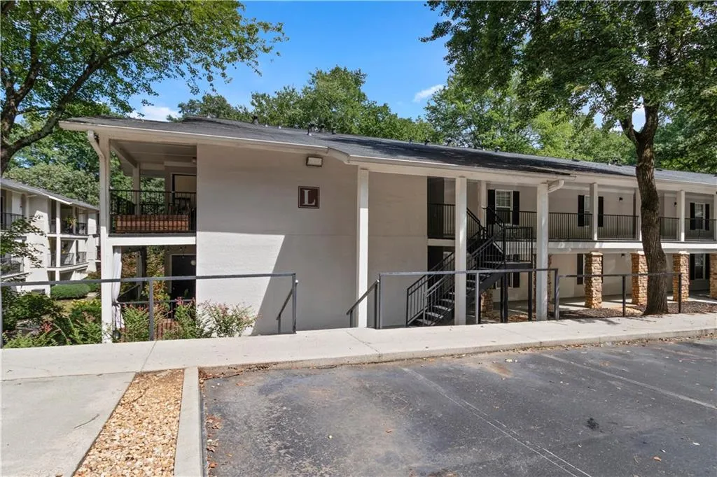 1150 Collier Road Nw Unit 10l, Atlanta, Georgia 30318, 1 Bedroom Bedrooms, ,1 BathroomBathrooms,Residential,For Sale,1150 Collier Road Nw Unit 10l,7595027