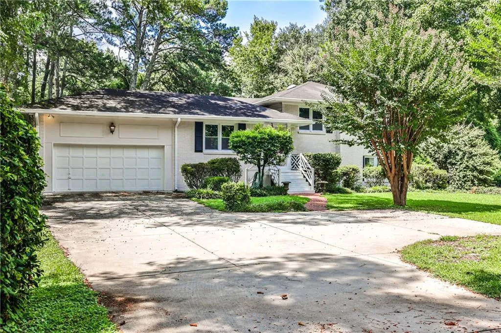 1356 Peachtree Battle Avenue Nw, Atlanta, Georgia 30327, 4 Bedrooms Bedrooms, ,3 BathroomsBathrooms,Residential,For Sale,1356 Peachtree Battle Avenue Nw,7665438