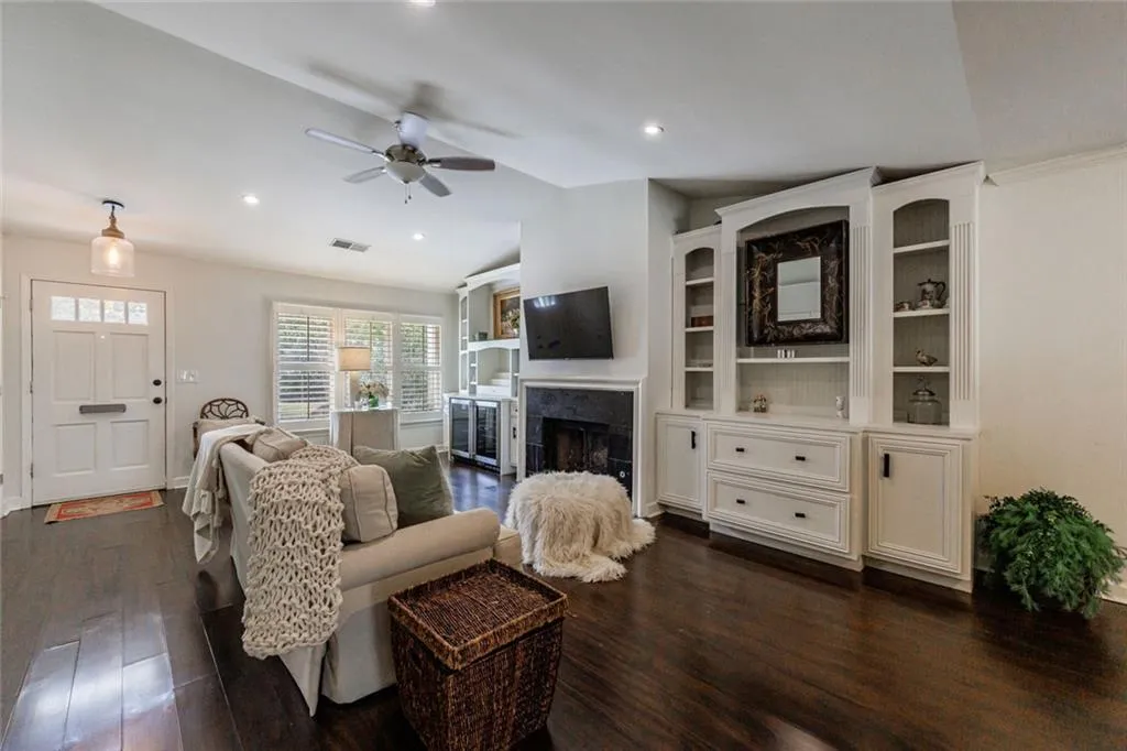 1836 S Garden Court Ne, Brookhaven, Georgia 30319, 2 Bedrooms Bedrooms, ,2 BathroomsBathrooms,Residential,For Sale,1836 S Garden Court Ne,7666245