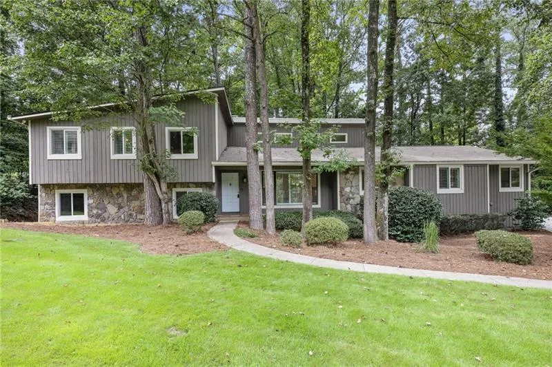 2792 Lansdowne Lane Se, Atlanta, Georgia 30339, 4 Bedrooms Bedrooms, ,3 BathroomsBathrooms,Residential,For Sale,2792 Lansdowne Lane Se,7666250