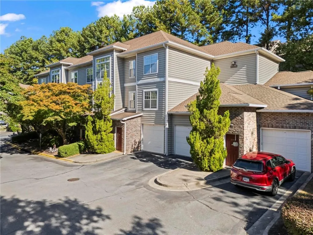 2700 Pine Tree Road Ne Unit 3009, Atlanta, Georgia 30324, 2 Bedrooms Bedrooms, ,2 BathroomsBathrooms,Residential,For Sale,2700 Pine Tree Road Ne Unit 3009,7665472
