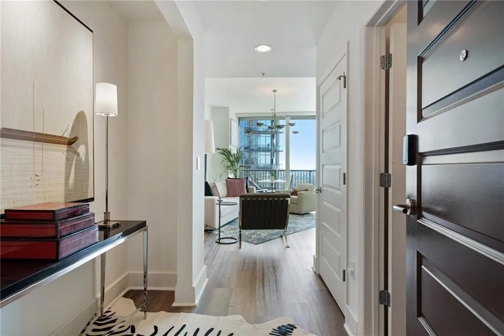 1080 Peachtree Street Ne Unit 3008, Atlanta, Georgia 30309, 1 Bedroom Bedrooms, ,1 BathroomBathrooms,Residential,For Sale,1080 Peachtree Street Ne Unit 3008,7664649