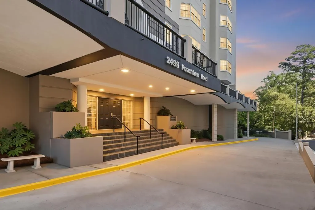 2499 Peachtree Road Ne Unit 306, Atlanta, Georgia 30309, 2 Bedrooms Bedrooms, ,2 BathroomsBathrooms,Residential,For Sale,2499 Peachtree Road Ne Unit 306,7667635