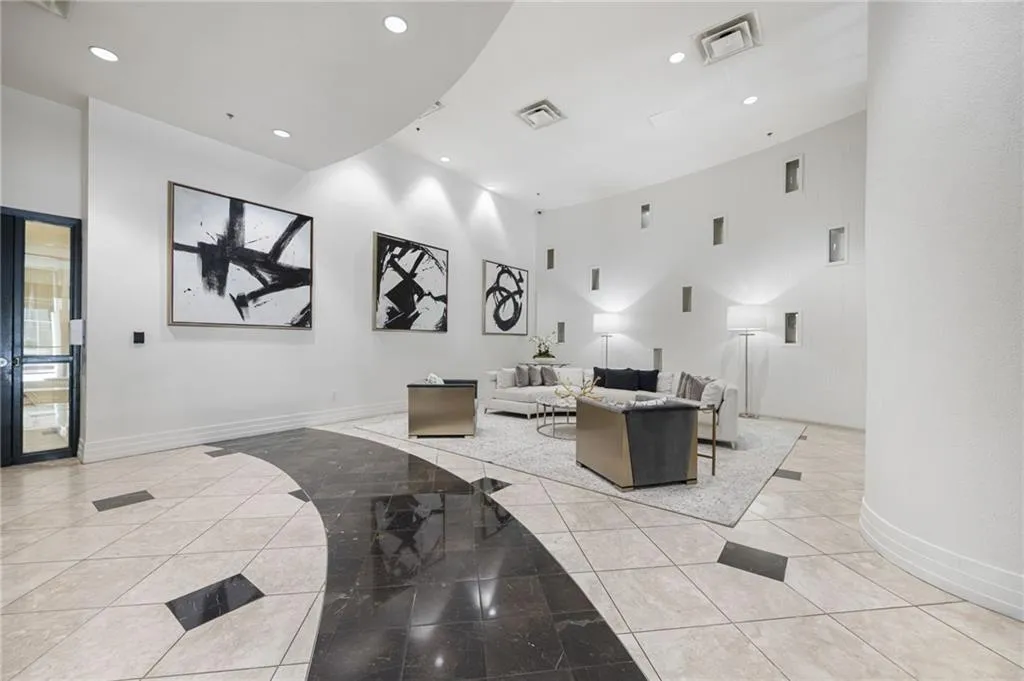 3040 Peachtree Road Nw Unit 1310, Atlanta, Georgia 30305, 1 Bedroom Bedrooms, ,1 BathroomBathrooms,Residential,For Sale,3040 Peachtree Road Nw Unit 1310,7667205