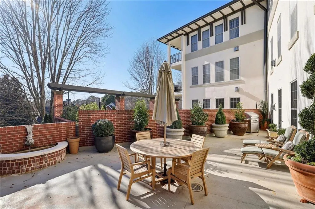3101 Howell Mill Road Nw Unit 121, Atlanta, Georgia 30327, 1 Bedroom Bedrooms, ,1 BathroomBathrooms,Residential,For Sale,3101 Howell Mill Road Nw Unit 121,7661872