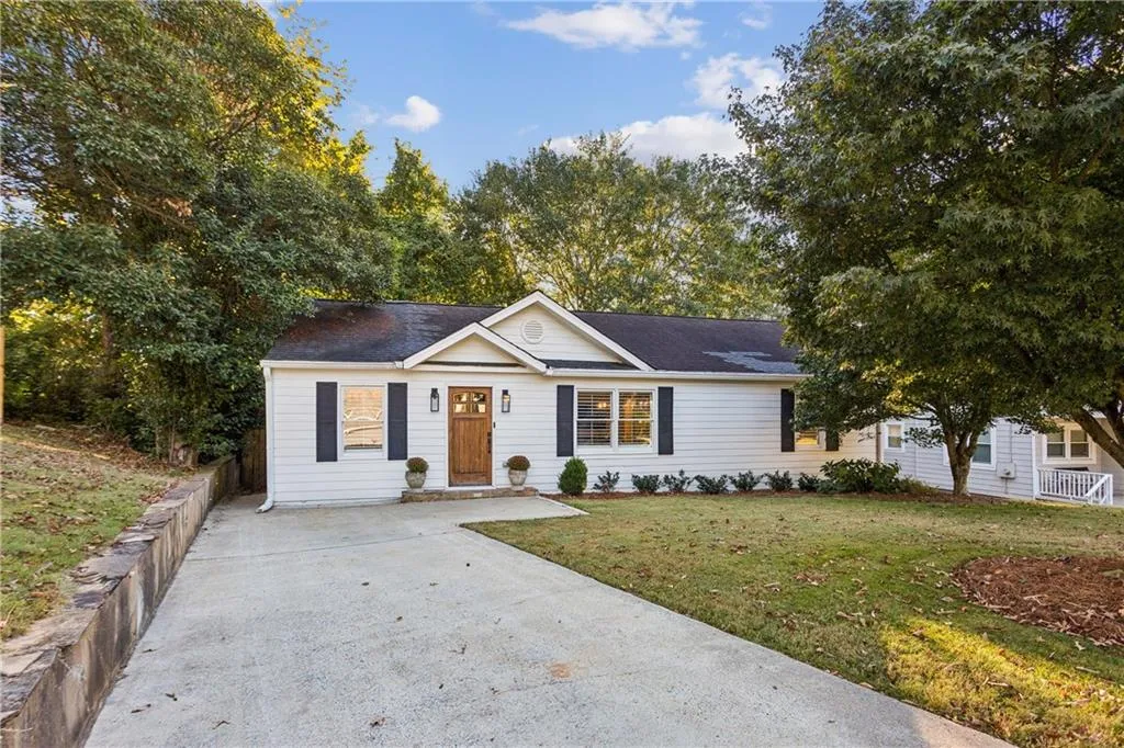 1905 Woodland Hills Avenue Nw, Atlanta, Georgia 30318, 2 Bedrooms Bedrooms, ,2 BathroomsBathrooms,Residential,For Sale,1905 Woodland Hills Avenue Nw,7669685