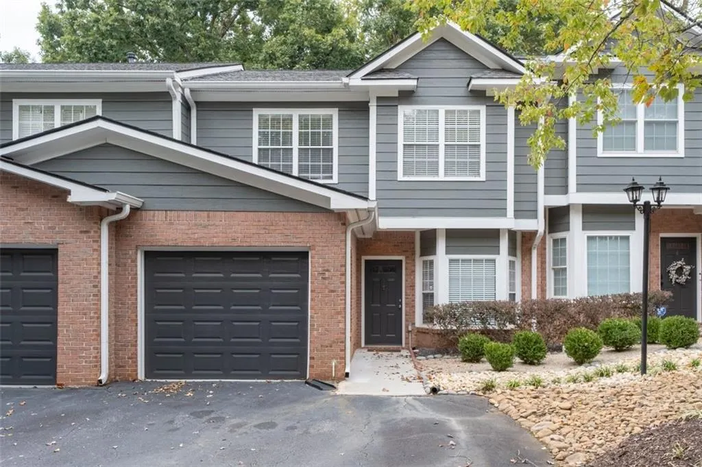 2680 Pine Tree Road Ne Unit 5, Atlanta, Georgia 30324, 3 Bedrooms Bedrooms, ,2 BathroomsBathrooms,Residential,For Sale,2680 Pine Tree Road Ne Unit 5,7669380