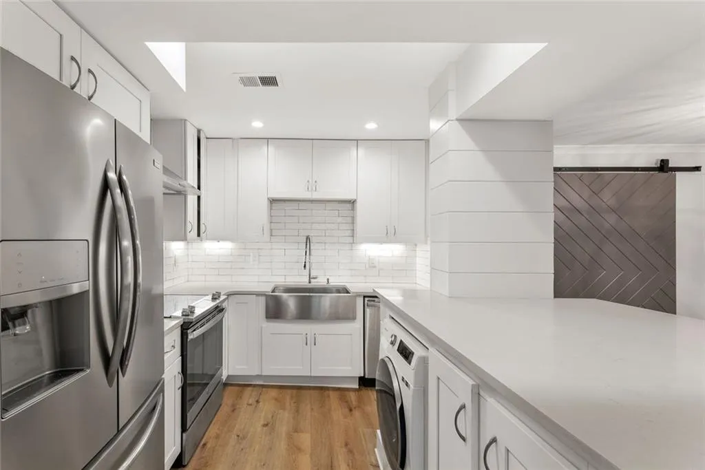 143 Amherst Place Nw, Atlanta, Georgia 30327, 2 Bedrooms Bedrooms, ,2 BathroomsBathrooms,Residential,For Sale,143 Amherst Place Nw,7670686