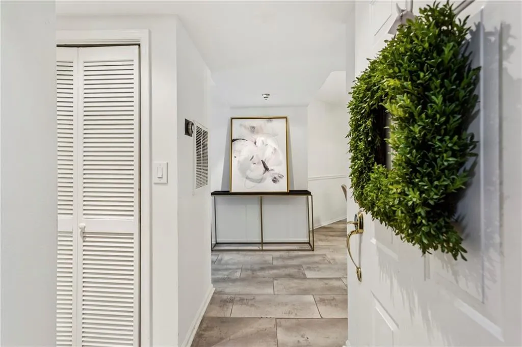 1 Biscayne Drive Nw Unit 112, Atlanta, Georgia 30309, 2 Bedrooms Bedrooms, ,2 BathroomsBathrooms,Residential,For Sale,1 Biscayne Drive Nw Unit 112,7669927