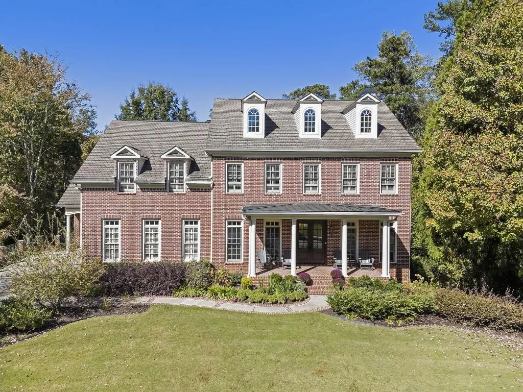 390 Ivy Knoll Ne, Atlanta, Georgia 30342, 6 Bedrooms Bedrooms, ,4 BathroomsBathrooms,Residential,For Sale,390 Ivy Knoll Ne,7670815