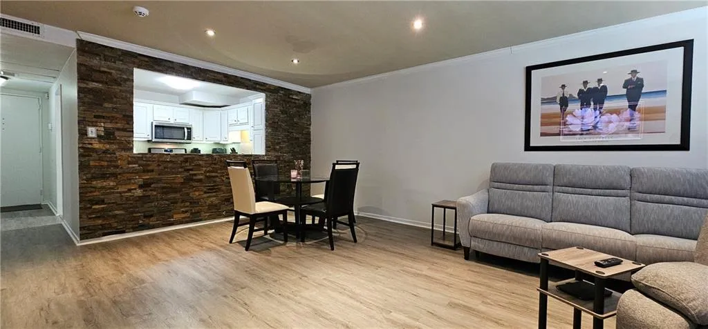 2965 Pharr Court South Nw Unit 316, Atlanta, Georgia 30305, 2 Bedrooms Bedrooms, ,2 BathroomsBathrooms,Residential,For Sale,2965 Pharr Court South Nw Unit 316,7671650