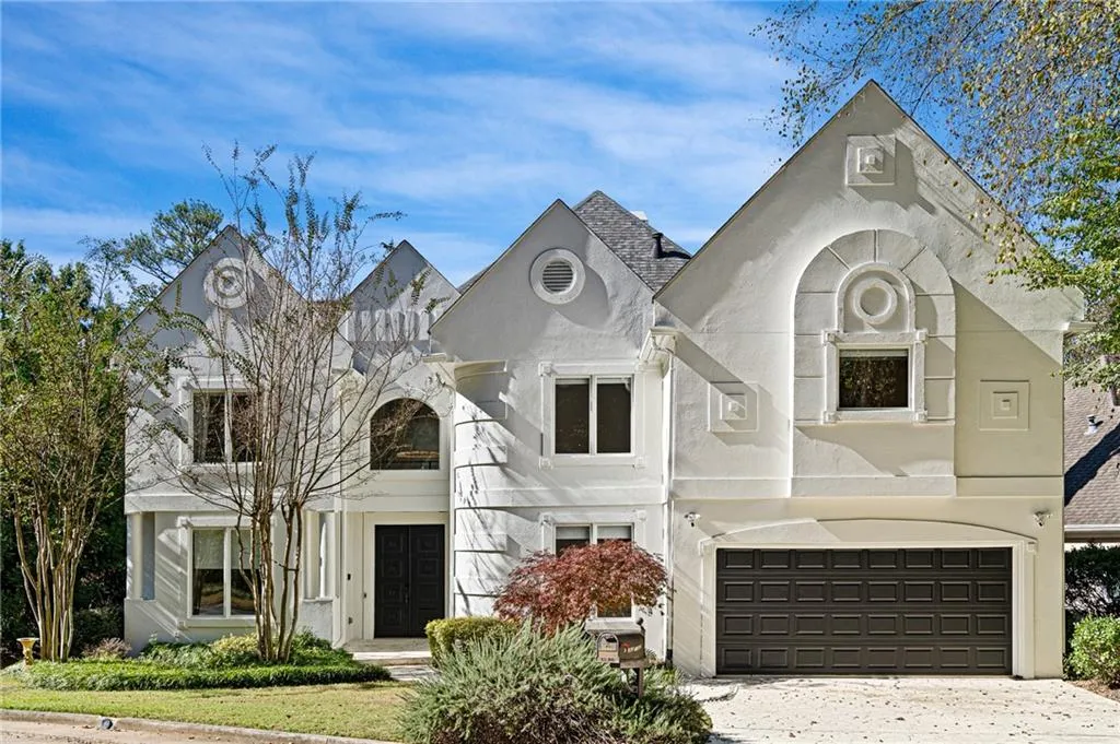 4 Vale Close Ne, Atlanta, Georgia 30324, 4 Bedrooms Bedrooms, ,3 BathroomsBathrooms,Residential,For Sale,4 Vale Close Ne,7672218