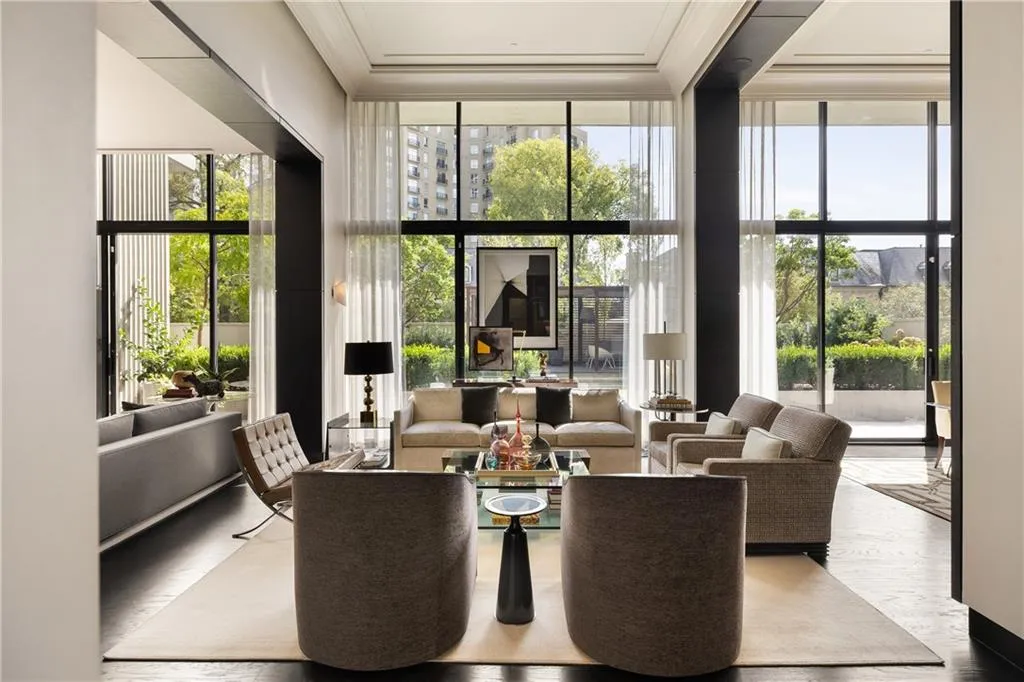 2660 Peachtree Road Nw Unit 4h, Atlanta, Georgia 30305, 3 Bedrooms Bedrooms, ,3 BathroomsBathrooms,Residential,Sold,2660 Peachtree Road Nw Unit 4h,7660336