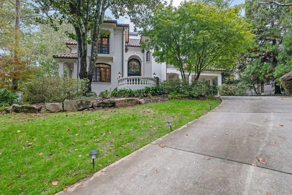 2636 Dobbs Circle Nw, Atlanta, Georgia 30327, 5 Bedrooms Bedrooms, ,4 BathroomsBathrooms,Residential,For Sale,2636 Dobbs Circle Nw,7672620