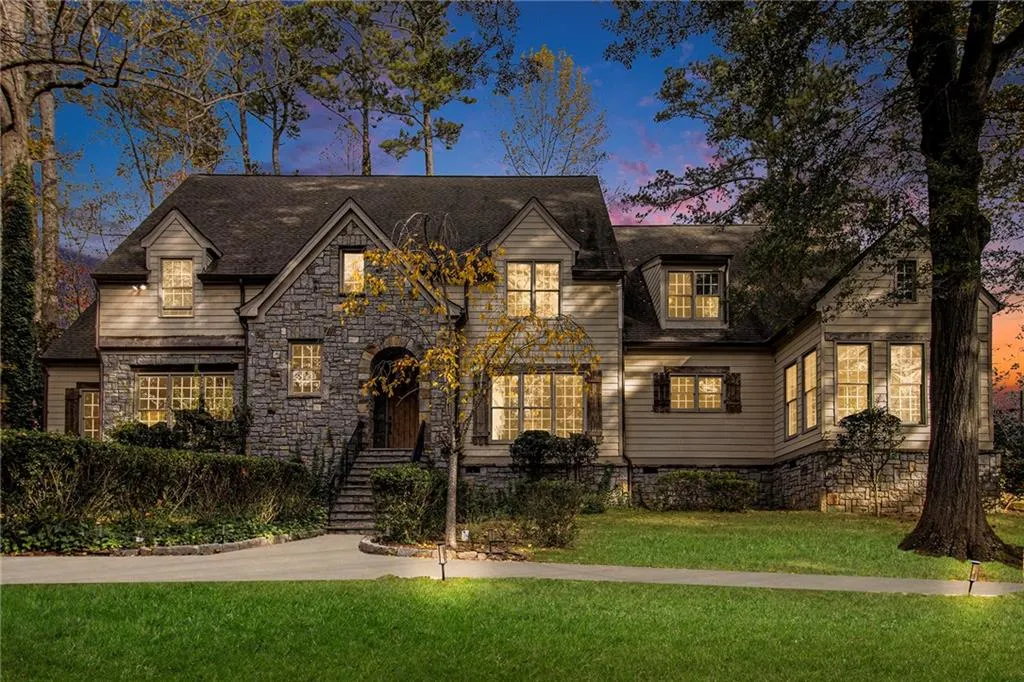 960 Landmark Drive, Atlanta, Georgia 30342, 7 Bedrooms Bedrooms, 0 ,6 BathroomsBathrooms,Residential,For Sale,960 Landmark Drive,7677914