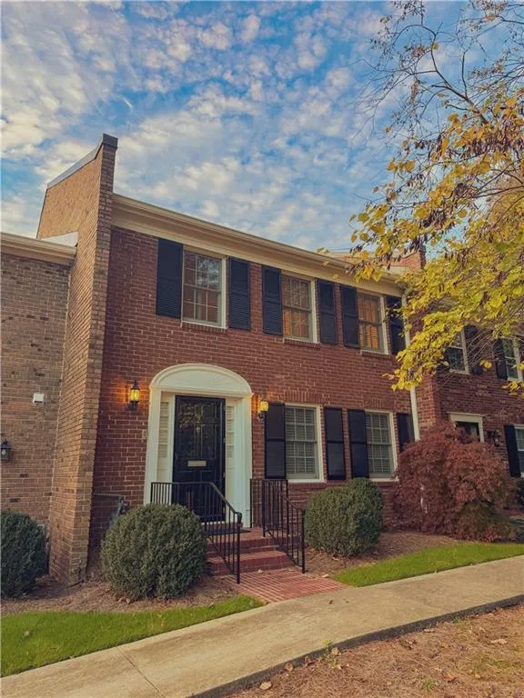 3050 Margaret Mitchell Drive Nw Unit 2, Atlanta, Georgia 30327, 2 Bedrooms Bedrooms, ,2 BathroomsBathrooms,Residential,Sold,3050 Margaret Mitchell Drive Nw Unit 2,7676855