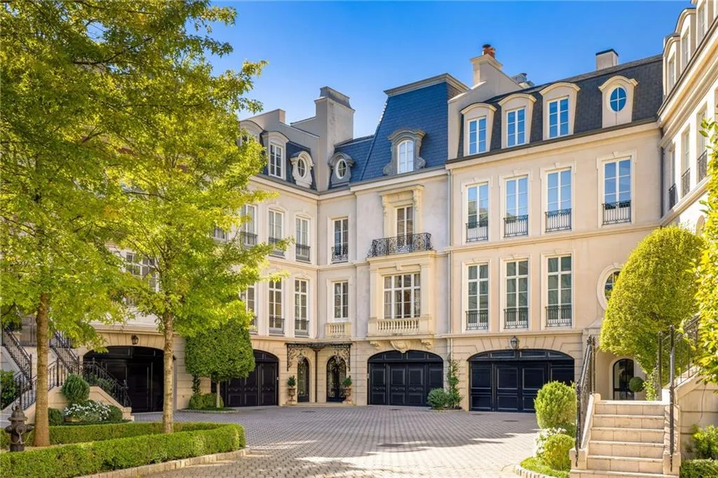 2288 Peachtree Road Nw Unit 6, Atlanta, Georgia 30305, 4 Bedrooms Bedrooms, ,5 BathroomsBathrooms,Residential,For Sale,2288 Peachtree Road Nw Unit 6,7679145