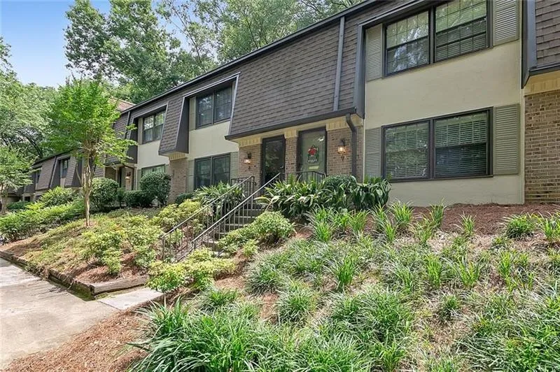 Atlanta, Georgia 30327, 2 Bedrooms Bedrooms, ,2 BathroomsBathrooms,Residential,For Sale,7679842
