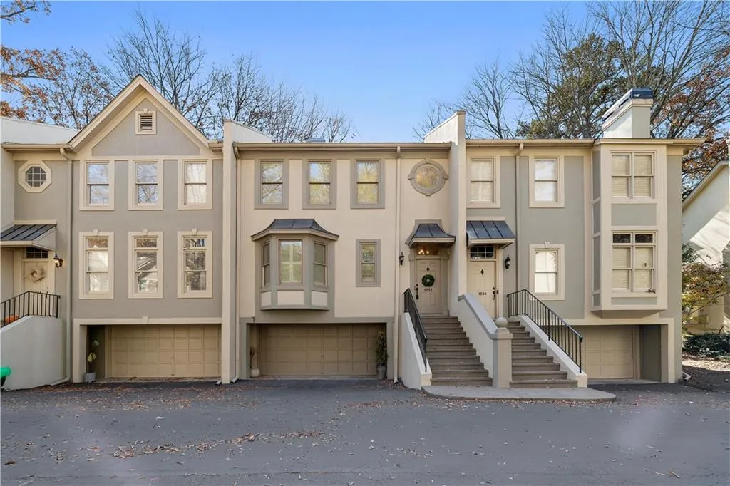 1232 Brookhaven Park Place Ne, Brookhaven, Georgia 30319, 2 Bedrooms Bedrooms, ,2 BathroomsBathrooms,Residential,For Sale,1232 Brookhaven Park Place Ne,7683730