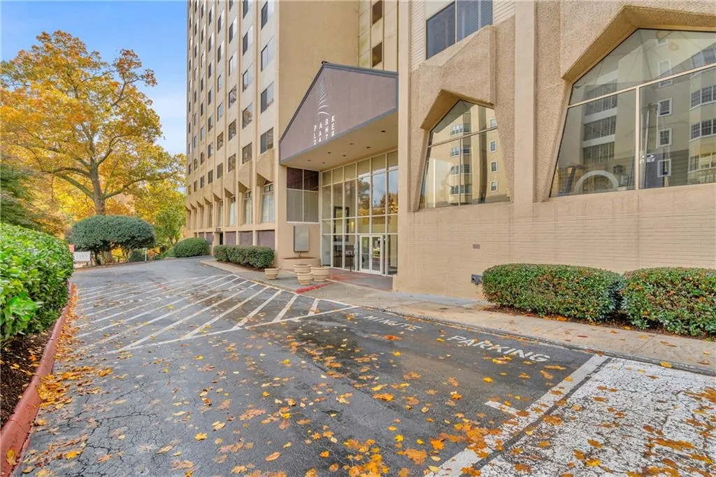 2479 Peachtree Road Ne Unit 506, Atlanta, Georgia 30305, 1 Bedroom Bedrooms, ,1 BathroomBathrooms,Residential,For Sale,2479 Peachtree Road Ne Unit 506,7683191