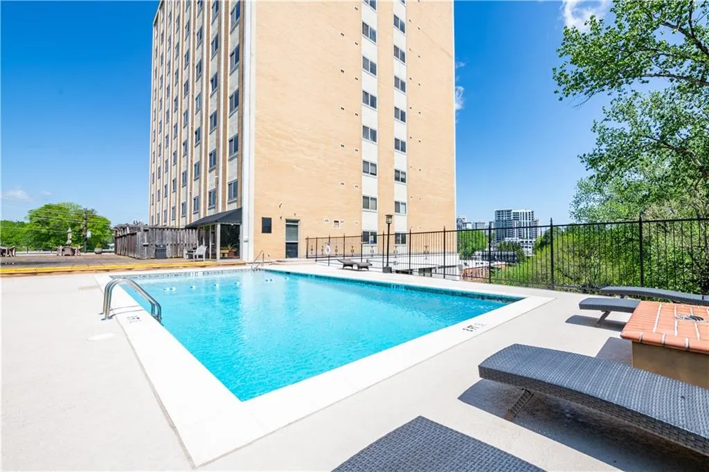 2285 Peachtree Road Ne Unit 604, Atlanta, Georgia 30309, 1 Bedroom Bedrooms, ,1 BathroomBathrooms,Residential,Sold,2285 Peachtree Road Ne Unit 604,7557376