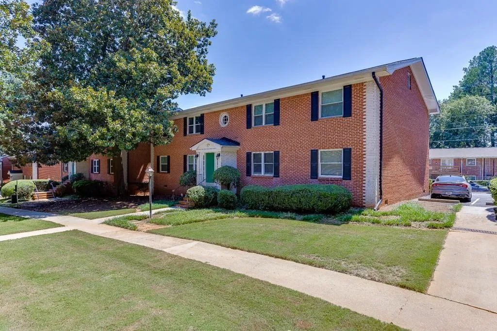 4282 Roswell Road Ne Unit D2, Atlanta, Georgia 30342, 2 Bedrooms Bedrooms, ,2 BathroomsBathrooms,Residential,For Sale,4282 Roswell Road Ne Unit D2,7686512