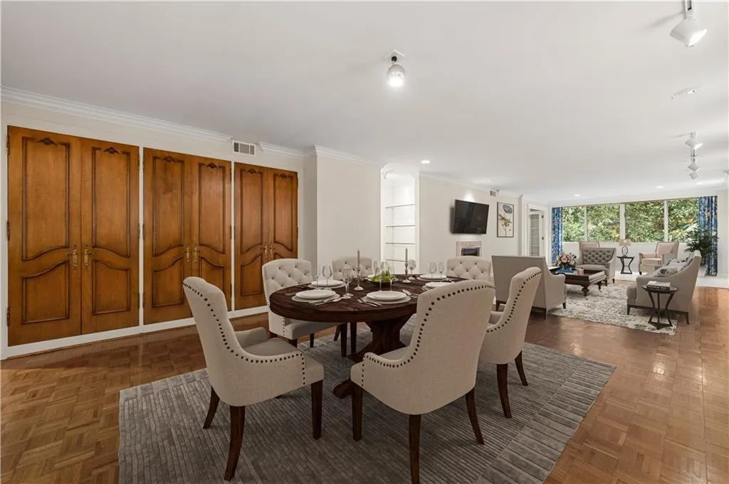 2734 Peachtree Road Nw Unit C-404, Atlanta, Georgia 30305, 2 Bedrooms Bedrooms, ,2 BathroomsBathrooms,Residential,For Sale,2734 Peachtree Road Nw Unit C-404,7666043